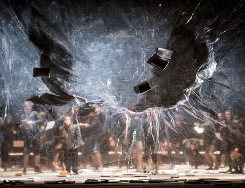 DEBUTTA AL TEATRO CARIGNANO “CUORE/TENEBRA – MIGRAZIONI TRA DE AMICIS E CONRAD” CON LA REGIA DI GABRIELE VACIS